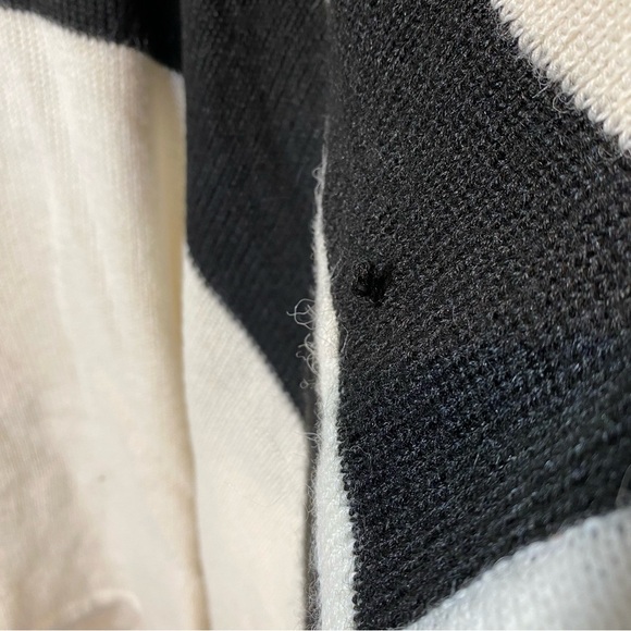 Brochu Walker City Black And White Alpaca wool poncho - Picture 6 of 6